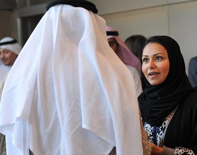 عضو بهيئة كبار العلماء السعودية: حديث المرأة مع أبناء عمومتها في وجود مجمع عام "لا حرج فيه"
